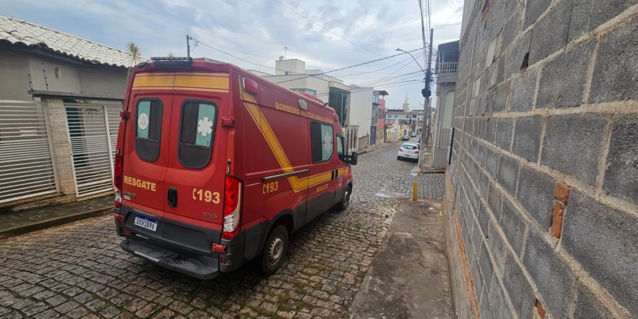 Bombeiros atendem ocorrência de queda de moto no bairro Sagrado Coração de Jesus, em Formiga