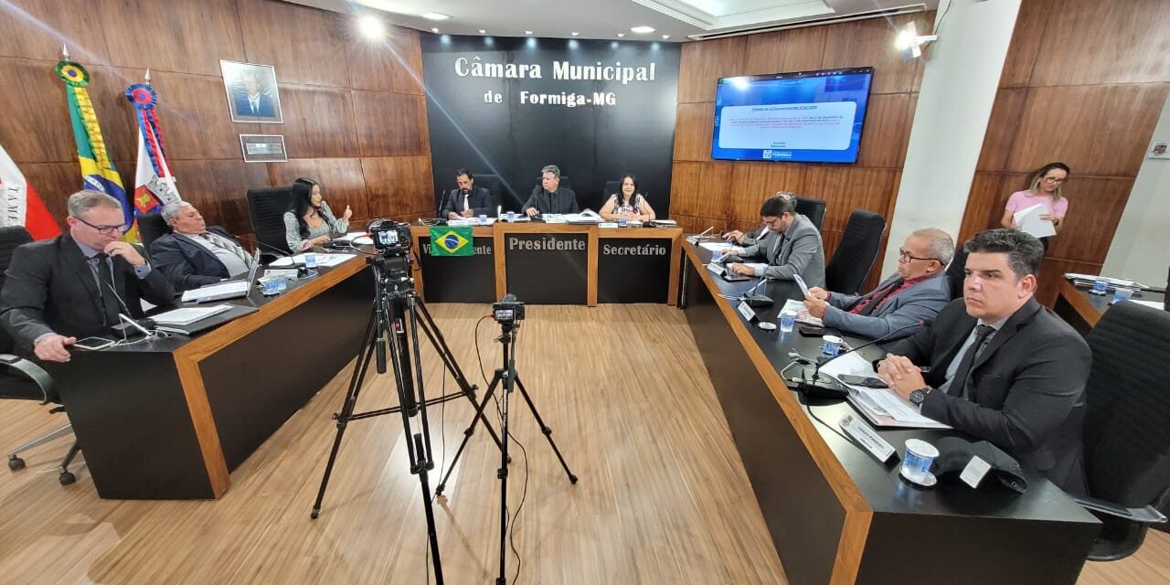 Câmara de Formiga aprova projetos voltados a obras, transporte e valorização do servidor