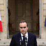 Primeiro-ministro da França, Sébastien Lecornu, renuncia menos de um mês após assumir o cargo