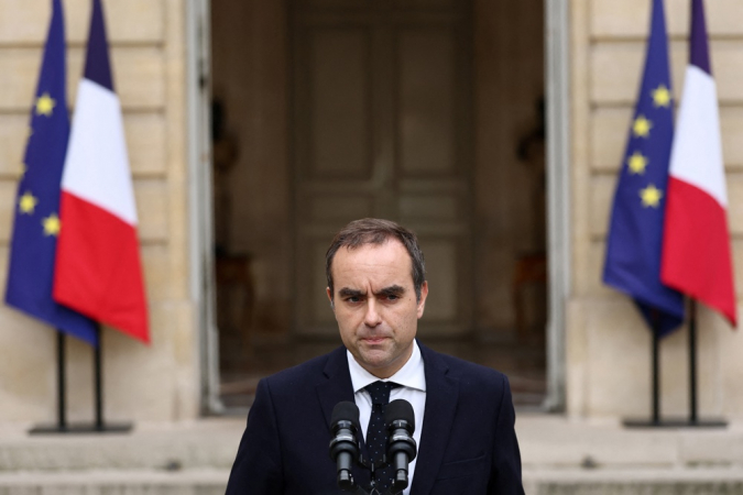 Primeiro-ministro da França, Sébastien Lecornu, renuncia menos de um mês após assumir o cargo