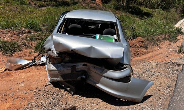 Dois homens ficam feridos em acidente na BR-494, em Divinópolis