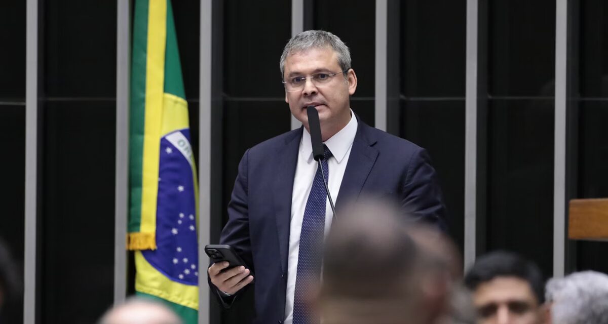 PT aciona STF e pede afastamento do governador Cláudio Castro por suposta interferência em investigações