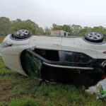 Motorista sofre ferimentos leves após capotamento na MG-050, em Pedra do Indaiá