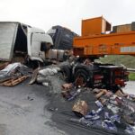 Motorista morre em colisão entre caminhão e carreta na BR-354, em Formiga