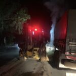 Carreta que transportava milho pega fogo na BR-354, em Iguatama