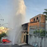 Rompimento de cano deixa família ilhada por risco de eletrocussão em Contagem