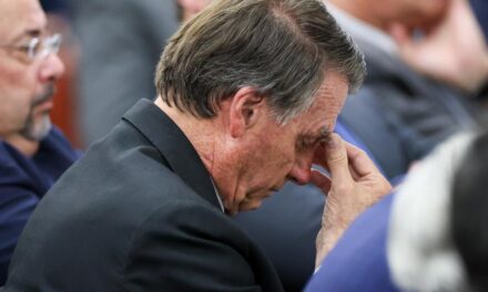 Moraes vota contra recurso de Bolsonaro e outros seis condenados por tentativa de golpe