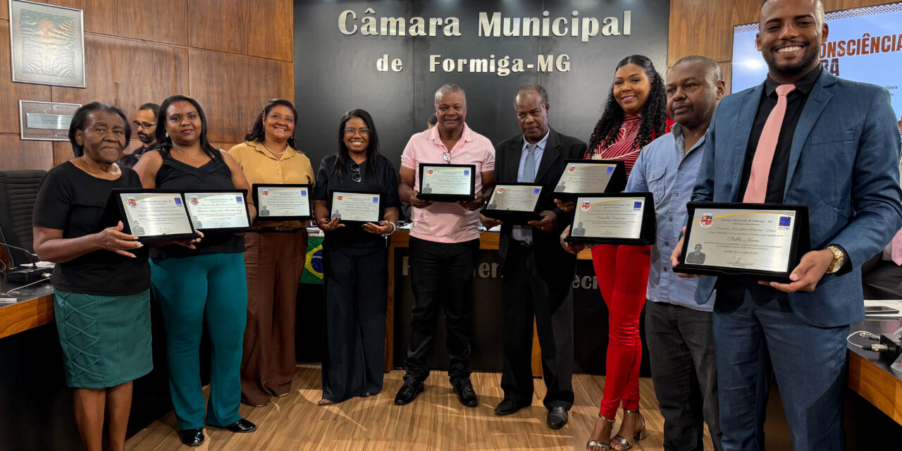 Câmara Municipal de Formiga aprova projetos e entrega Comenda João Lemos Tavares na 41ª Reunião Ordinária