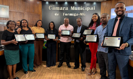 Câmara Municipal de Formiga aprova projetos e entrega Comenda João Lemos Tavares na 41ª Reunião Ordinária