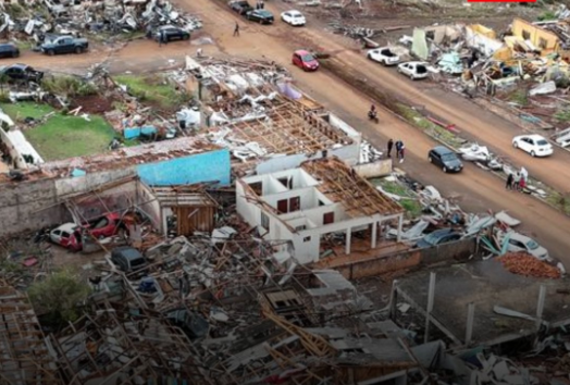 Sobe para seis o número de mortos: tornado leva Rio Bonito do Iguaçu a estado de calamidade