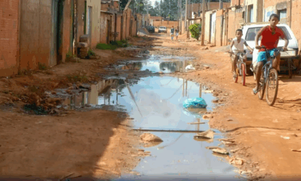 Dados mostram retrocesso no acesso à água e lentidão no esgoto no Brasil