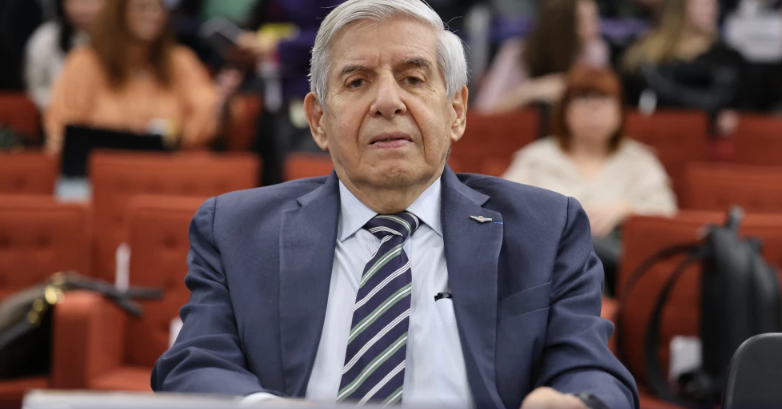 Alexandre de Moraes determina apresentação de exames para avaliar prisão domiciliar de Heleno