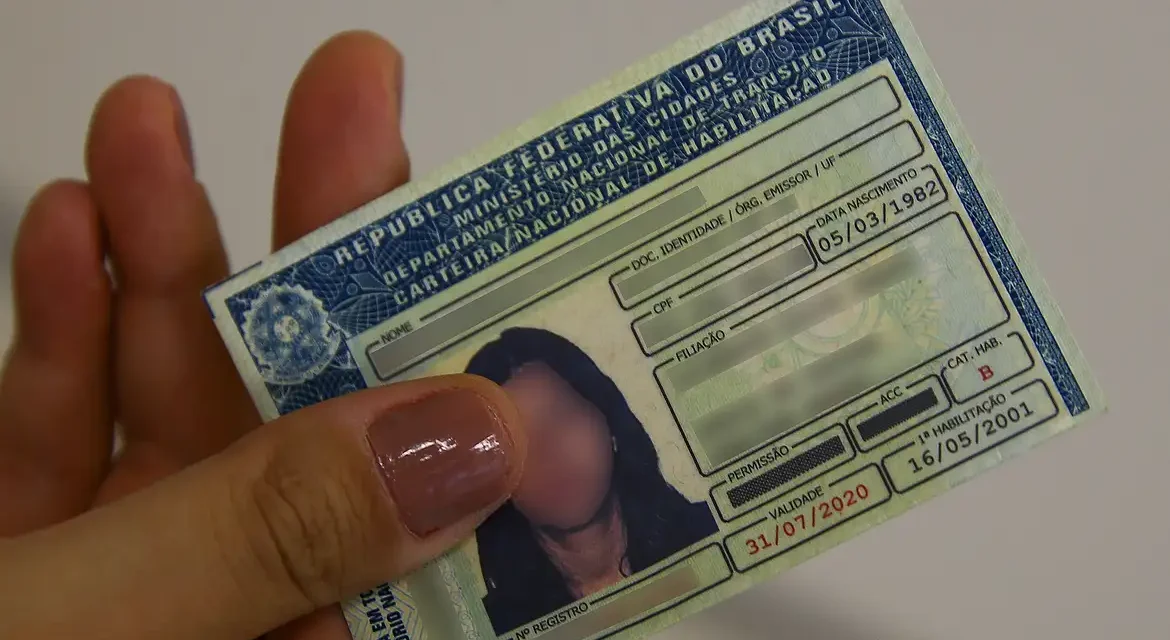 Fraudes com documentos mais que dobram no Brasil entre 2022 e 2025