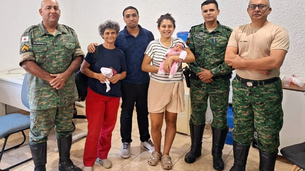 Bebê de três dias é salvo por policiais após engasgar com leite materno em MG