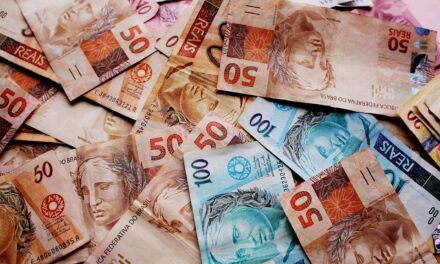 Senado avança em proposta que restringe uso de dinheiro em espécie no país