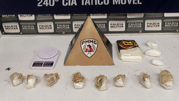 Jovem é preso com um quilo de cocaína e pedras de crack em Divinópolis