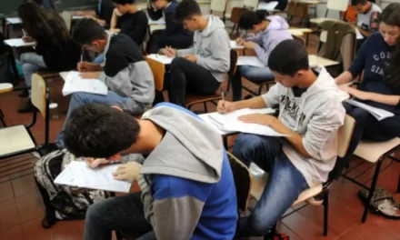 Mais de 4,8 milhões de estudantes fazem o Enem neste domingo