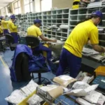 Correios avaliam demissão de 10 mil funcionários