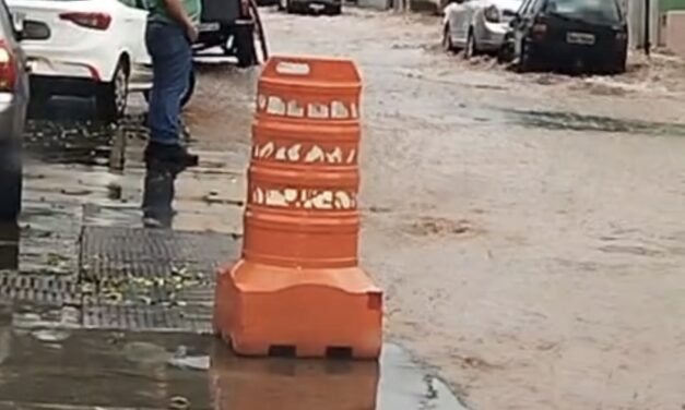 Chuva de granizo surpreende moradores de Piumhi nessa sexta-feira (31)
