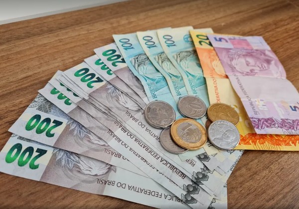 Governo reduz previsão do salário mínimo de 2026 para R$ 1.627 após desaceleração da inflação