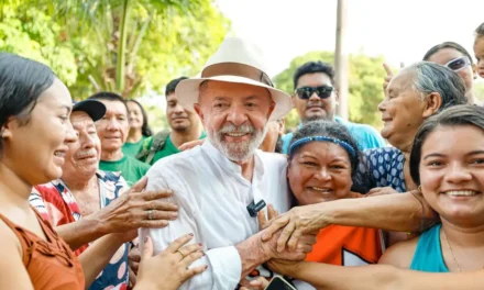 Senado aprova isenção de IR para quem ganha até R$ 5 mil; Lula celebra avanço tributário