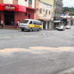 Vazamento de óleo em cruzamento movimentado é contido por bombeiros em Formiga