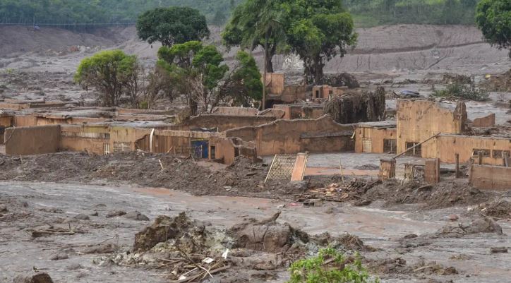 Vítimas celebram condenação da BHP no caso da tragédia de Mariana: ‘Meu filho agora vai poder descansar em paz’