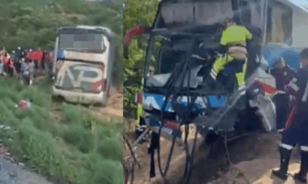 Grave acidente entre ônibus interdita trecho da BR-251, no Norte de Minas