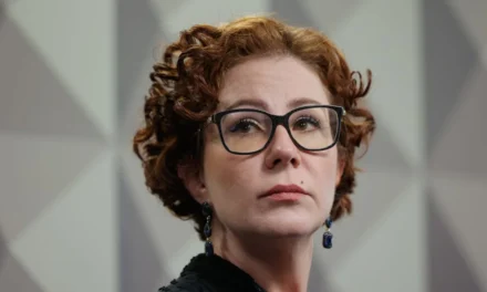 Bolsonaristas organizam ato em Roma pela liberdade de Carla Zambelli