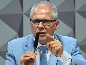 Ex-presidente do INSS é preso em operação contra descontos ilegais em aposentadorias