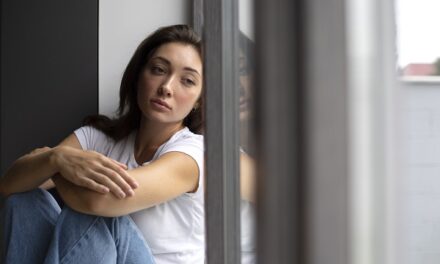 Efeitos colaterais ainda levam pacientes a abandonar tratamento da depressão, aponta OMS