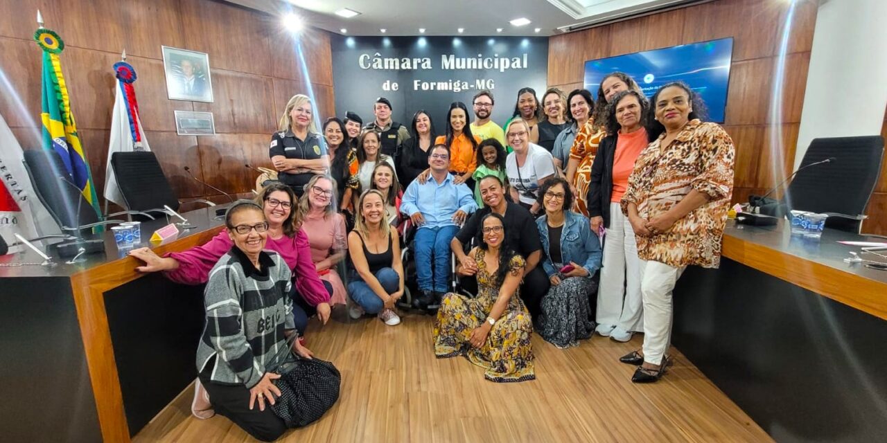 Câmara de Formiga realiza audiência pública para fortalecer o enfrentamento à violência contra as mulheres