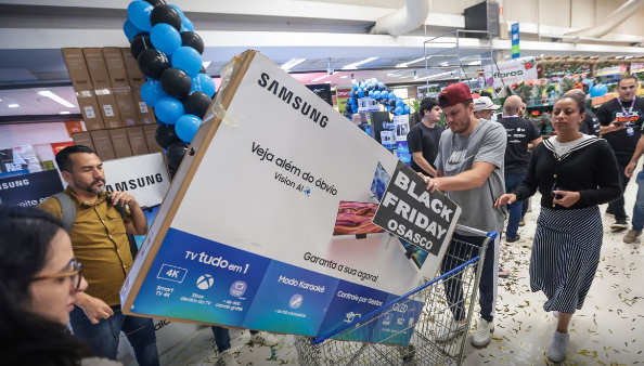 Entrega atrasada e publicidade enganosa dominam reclamações de consumidores da Black Friday