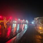 Motorista é ejetado de caminhão em capotamento na BR-354, em Arcos