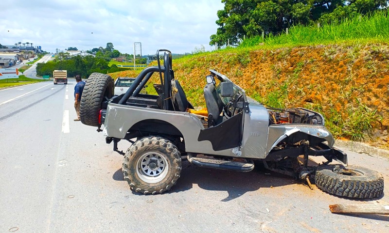 Capotamento na MG-050 deixa homem ferido em Formiga