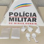 Operação da PM apreende drogas e detém homem de 43 anos, em Itapecerica