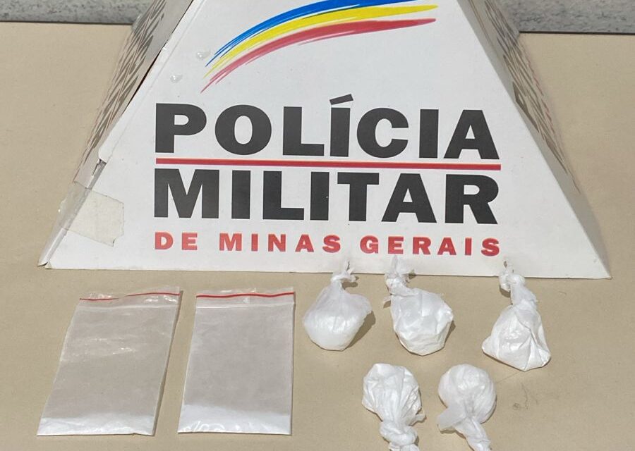 Operação da PM apreende drogas e detém homem de 43 anos, em Itapecerica