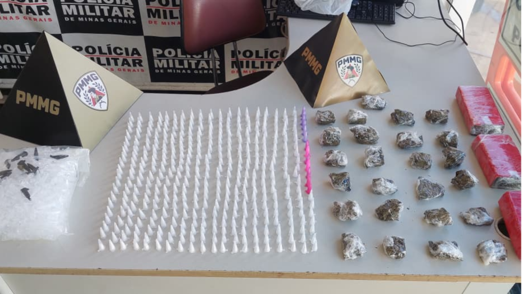 Jovem de 20 anos é preso por tráfico durante ação policial em Cláudio