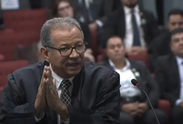 Desembargador aposentado convoca paralisação em apoio a Bolsonaro após prisão