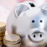 Brasileiros retiram R$ 9,7 bilhões da poupança em outubro