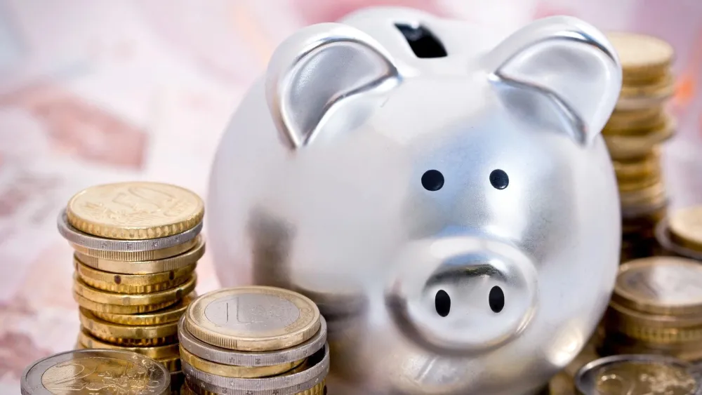 Brasileiros retiram R$ 9,7 bilhões da poupança em outubro