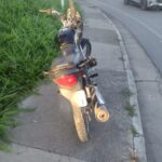 Motociclista fica ferido após colidir em semi-reboque na MG-050