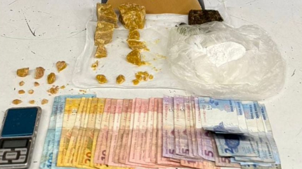 Dupla é detida com crack, maconha e cocaína no bairro Porto Velho, em Divinópolis