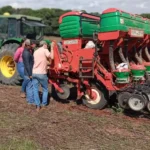 Estagiários do Banco Municipal de Alimentos participam de visita técnica em fazenda de Formiga