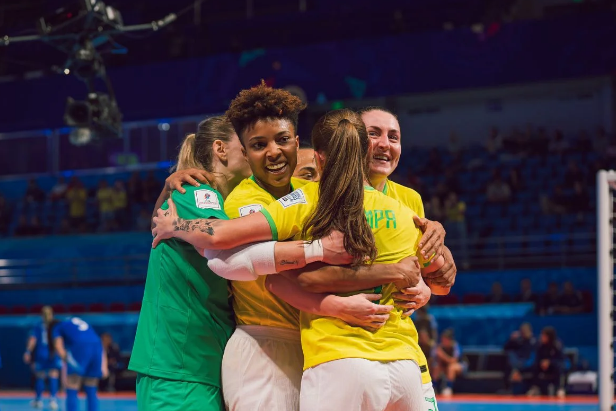 Brasil mantém campanha perfeita ao superar Itália na primeira edição do Mundial de Futsal Feminino