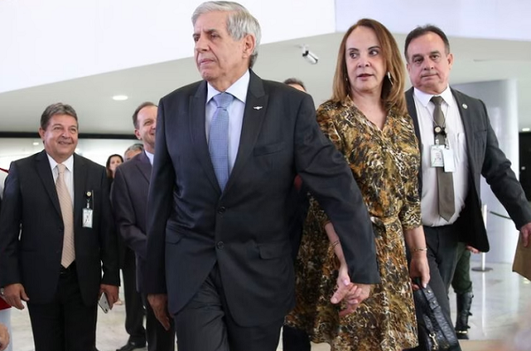 Condenados pelo STF, generais Heleno e Nogueira são levados sob custódia militar em Brasília