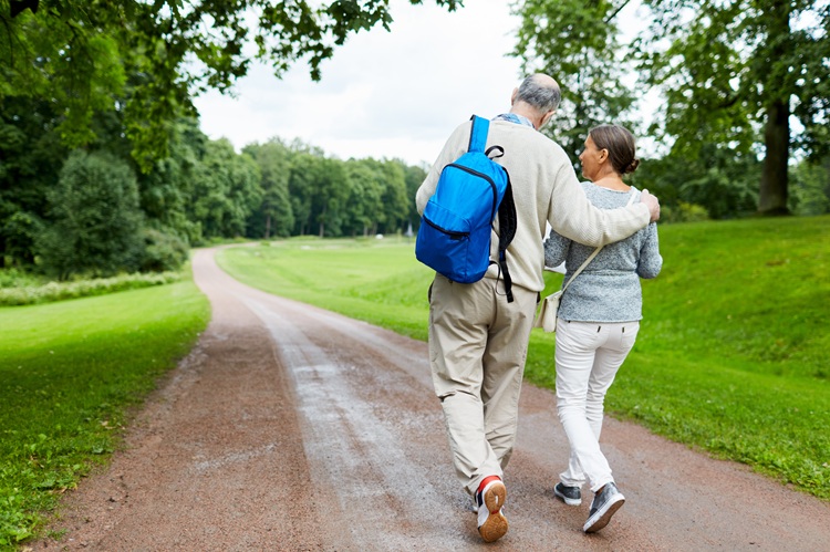 Expectativa de vida no Brasil aumenta e chega a 76,6 anos em 2024, aponta IBGE