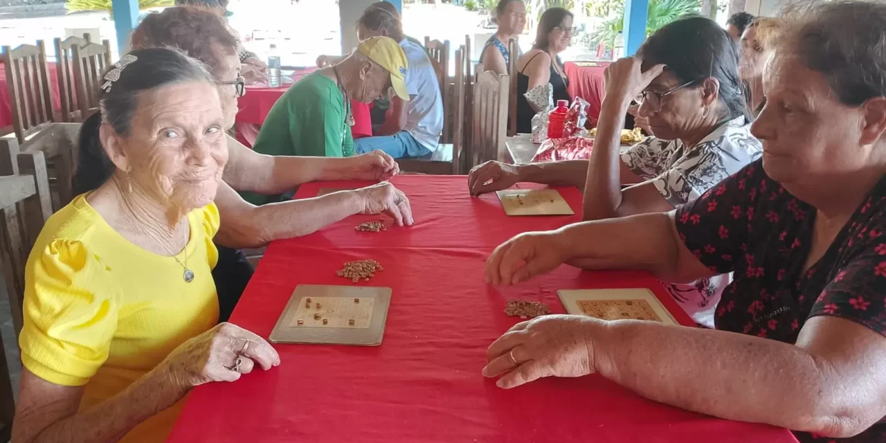 Idosos do Centro de Convivência participam de passeio ao Clube Náutico Formiguense