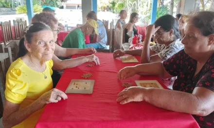 Idosos do Centro de Convivência participam de passeio ao Clube Náutico Formiguense