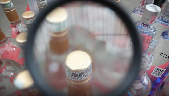 Brasil registra 16 mortes por intoxicação por metanol, diz Ministério da Saúde